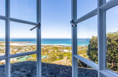 Scarborough Casa | Elegante y espacioso bungalow de lujo con vistas a la piscina y al mar