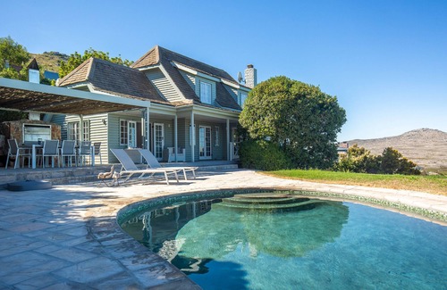 Scarborough Casa | Elegante y espacioso bungalow de lujo con vistas a la piscina y al mar