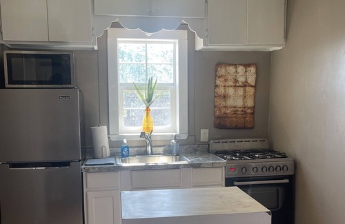 Fort Sumner Casa | Stylish and well appointed 2/1 in quiet neighborhood.