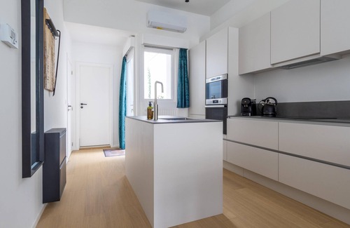 Amandus - Atheneum Apartamento | Stylish Antwerp Apartment Near MAS Museum