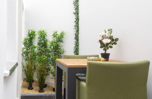 Amandus - Atheneum Apartamento | Stylish Antwerp Apartment Near MAS Museum