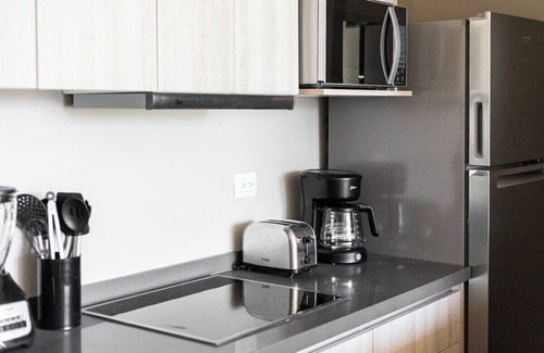 Monterrey Apartamento | Stylish Apartment with Mountain view, Pool & Gym
