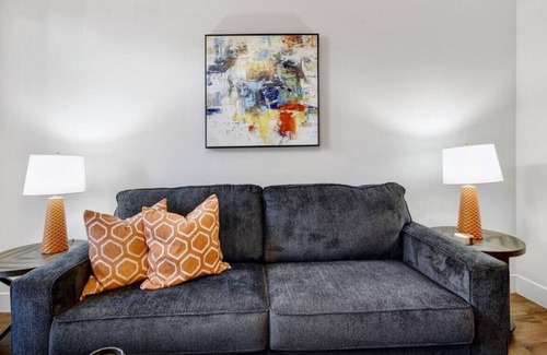 King William Apartamento | Stylish Apartment mins from Riverwalk