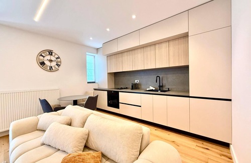 Bucharest Apartamento | Stylish apartment on Lake Pantelimon with private parking space