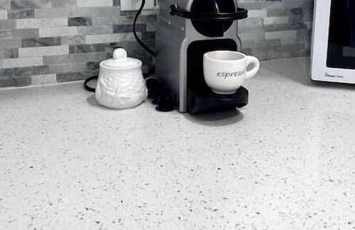 Parkside Apartamento | Beautiful studio remodeled 6 min from beach.