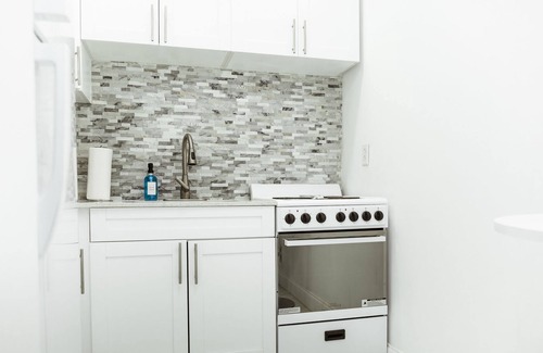 Parkside Apartamento | Beautiful studio remodeled 6 min from beach.