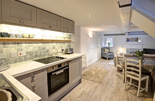 Grosmont Apartamento | Elegante apartamento que combina elegancia contemporánea con carácter y confort.