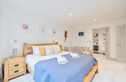Weybridge Apartamento | Stylish apartment with parking Pass the Keys