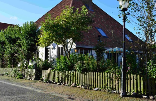 De Waal Casa | Elegante apartamento con jardín en una antigua granja en De Waal