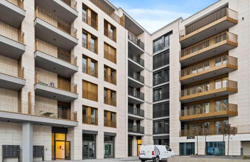 Gasperich Apartamento | Stylish Apt with Balcony WiFi & Free Parking