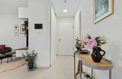 Gasperich Apartamento | Stylish Apt with Balcony WiFi & Free Parking