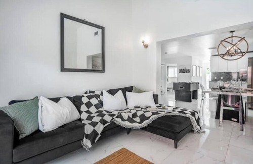 Overtown Casa | Stylish artistic house, close to Wynwood, Downtown