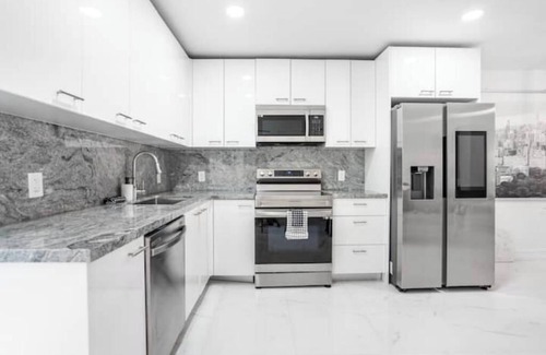 Overtown Casa | Stylish artistic house, close to Wynwood, Downtown