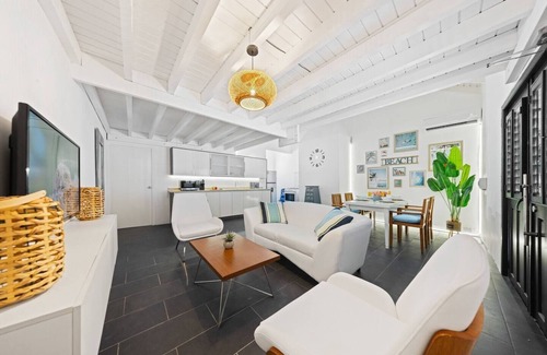 Esmeralda Apartamento | Stylish Aruba Getaway, Close to Beach, Cozy for 2