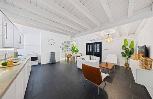 Esmeralda Apartamento | Stylish Aruba Getaway, Close to Beach, Cozy for 2