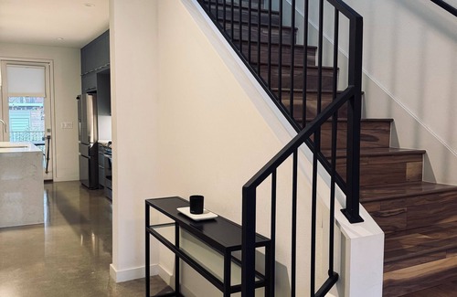 Highland Casa | Stylish Austin Home of a Local Creative Entrepreneur – Pet-Friendly!