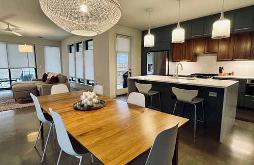 Highland Casa | Stylish Austin Home of a Local Creative Entrepreneur – Pet-Friendly!