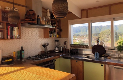 Waikanae Casa | Stylish Bach With hot tub and Island Views - Bali Hai