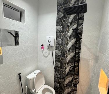 Central Seberang Perai Casa | Stylish Balinimo Guest room - King Bed, Free Netflix, Prime & Wi-Fi Near Bukit Mertajam