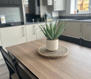 Barwell Apartamento | Stylish Barwell Home B with Free Parking - Sleeps 4