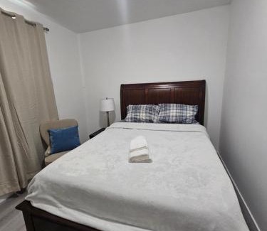 Southwest Edmonton Apartamento | Stylish Basement Suite Near Airport, Trails & Dining