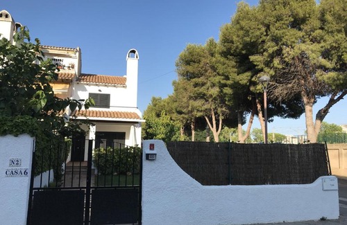 Cubelles Casa | Stylish Beach House 600m to sea
