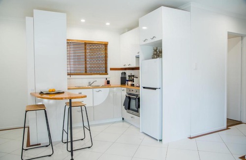 Bilinga Apartamento | STYLISH BEACHSIDE PARADISE I SUNLIT COMFORT on THE GOLD COAST