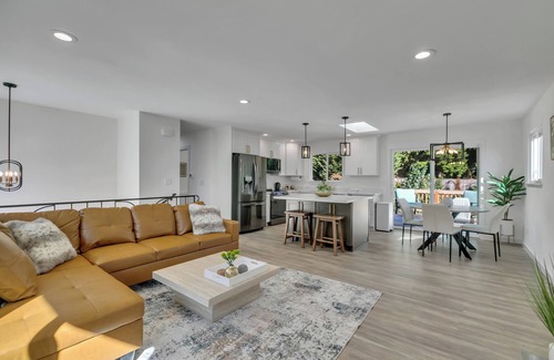 Newport Casa | Stylish Bellevue Retreat