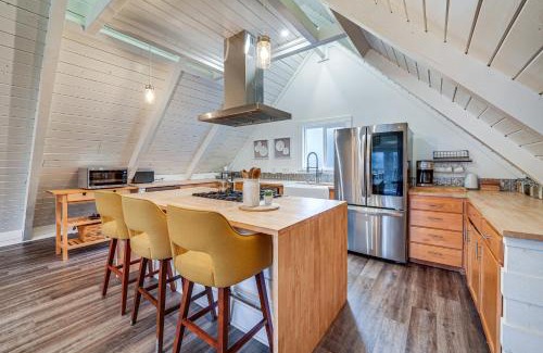 Geneva Casa | Stylish Bellingham Home with Lake and Mountain Views!