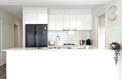 Berwick Casa | Stylish Berwick Home with WiFi, Smart TV, Garage
