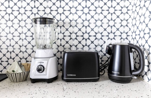 Bondi Beach Apartamento | Stylish Bondi Beach pad moments from sand & surf