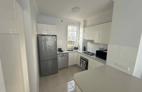 Woollahra Apartamento | Stylish Bondi Junction Apartment with Iconic Harbour Views & Modern Comforts