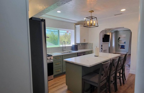 South Wrigley Casa | Stylish bright 3 bedrooms Wrigley historical district