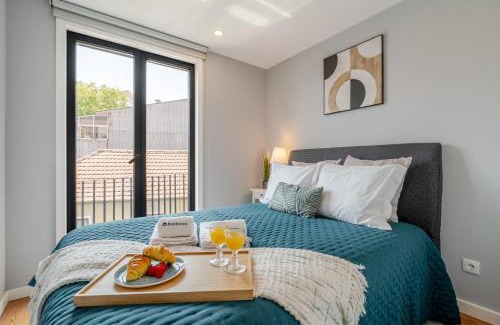 Lordelo do Ouro e Massarelos Apartamento | Stylish & Bright Apartment by HostWise