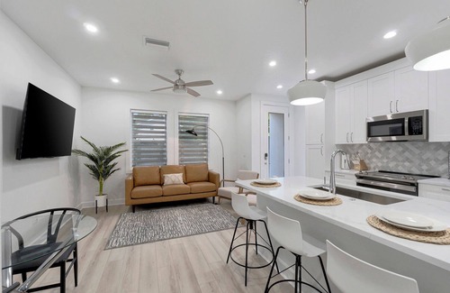 Tampa Heights Casa | Stylish, Bright & Cozy ~ 4 mins to Downtown Tampa, free Parking