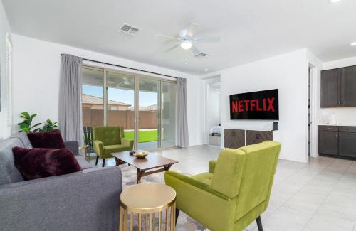 Tamaron Casa | Stylish & Bright Gem ~ King/Queen Beds ~ Backyard!