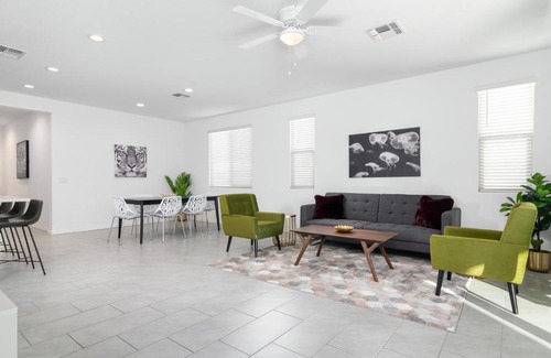 Tamaron Casa | Stylish & Bright Gem ~ King/Queen Beds ~ Backyard!