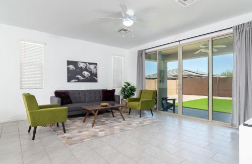 Tamaron Casa | Stylish & Bright Gem ~ King/Queen Beds ~ Backyard!