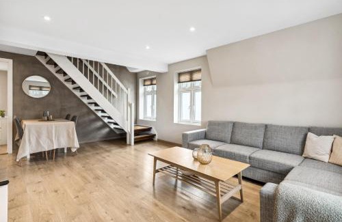 Egersund Apartamento | Stylish & Bright Penthouse - Office - 5 Star Location!
