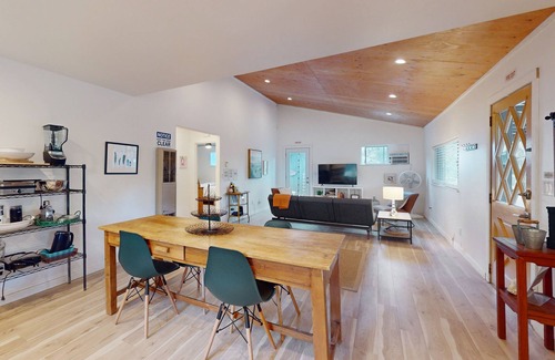 Mariposa Casa | Stylish cabin in Mariposa Valley, close to hiking, fishing, & Yosemite