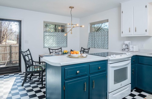 Hendersonville Casa | Elegante cabaña cerca del centro