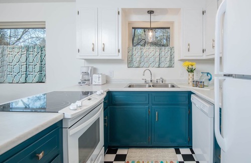Hendersonville Casa | Elegante cabaña cerca del centro