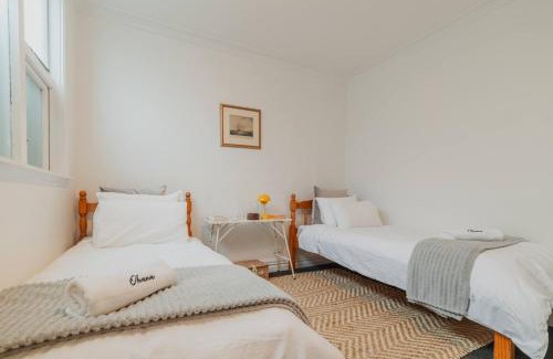 Christchurch City Centre Casa | Stylish Central Cottage - Modern Heating & Parking