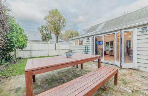 Christchurch City Centre Casa | Stylish Central Cottage - Modern Heating & Parking