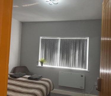 Oadby Casa | Stylish Central Home Sleeps 5 Free Parking & Patio