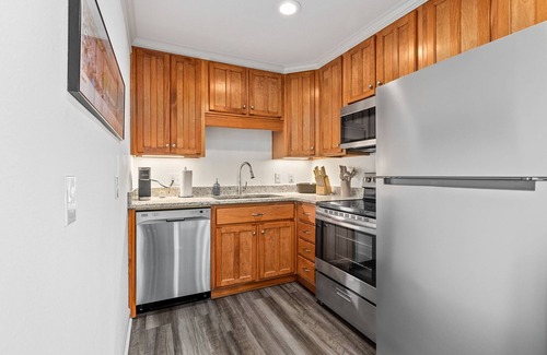 Auburn Condominio | Stylish & Centrally-Located 2 bed/2 bath Condo in Auburn, AL