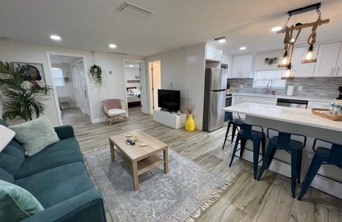 East Tampa Casa | This house is a 2 bedroom(s), 1 bathrooms, located in Tampa, FL.