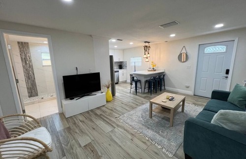 East Tampa Casa | This house is a 2 bedroom(s), 1 bathrooms, located in Tampa, FL.
