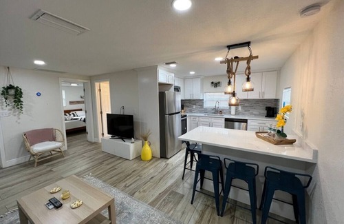East Tampa Casa | This house is a 2 bedroom(s), 1 bathrooms, located in Tampa, FL.
