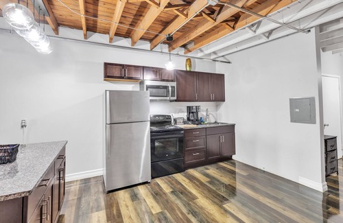 Detroit Apartamento | Stylish Chic Retreat At Lafayette Lofts 1 Bedroom Apts by RedAwning
